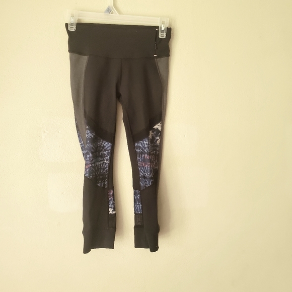 Calia Black Geometric Capri Length Workout Athletic Legging Capris Size … - Picture 1 of 6
